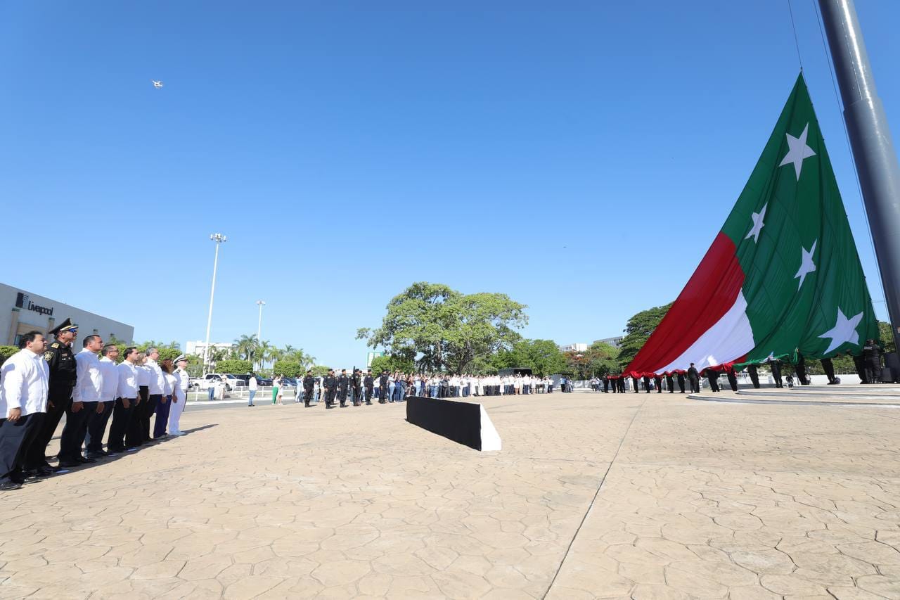 izan oficialmente la bandera yucateca despues de 182 años