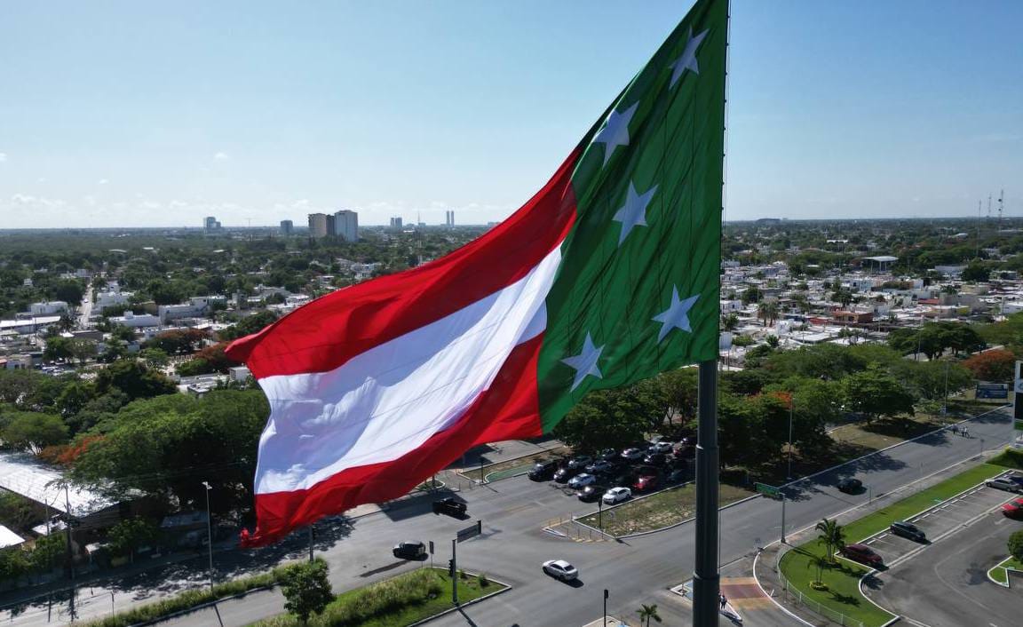 izan oficialmente la bandera yucateca despues de 182 años