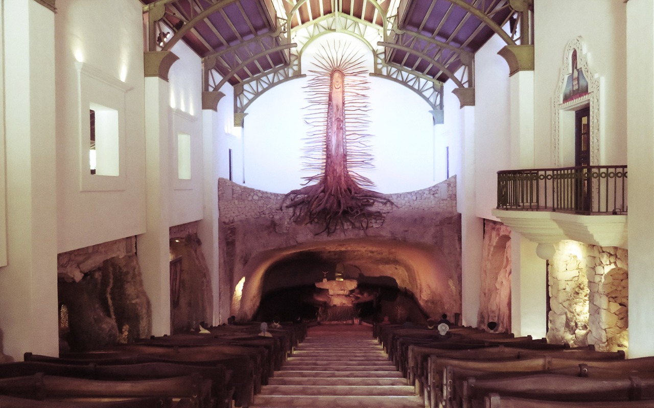Cenote en iglesia de Xcaret