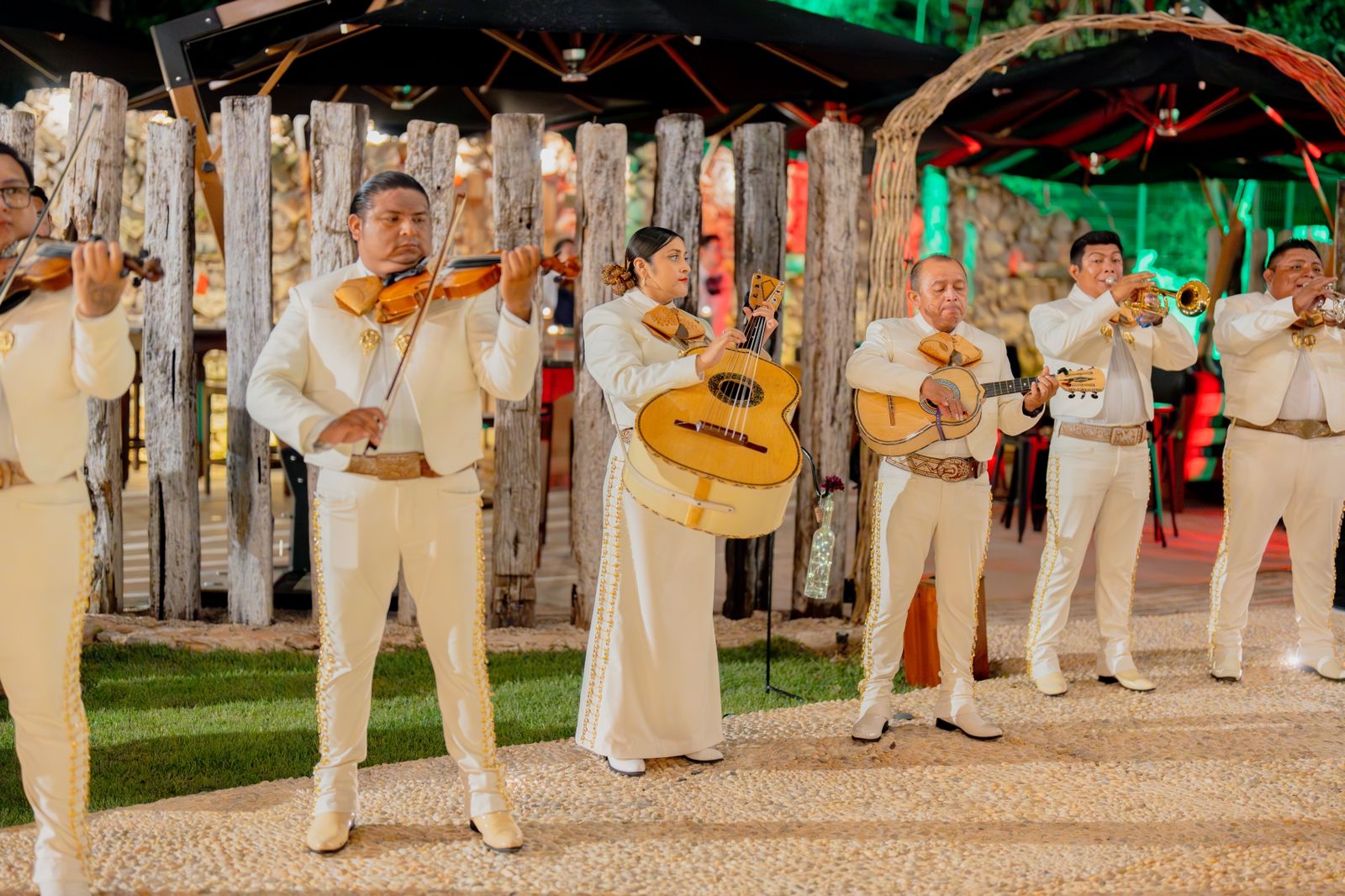 Mariachis en la Granja de Abu, Chablé Yucatán