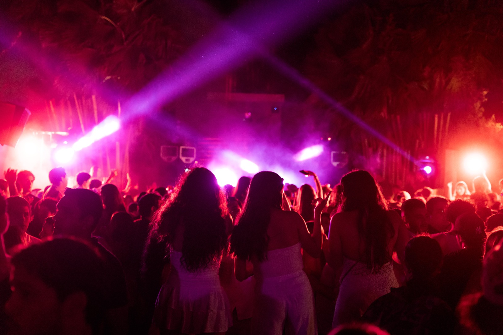 classico peninsula semana santa en la playa