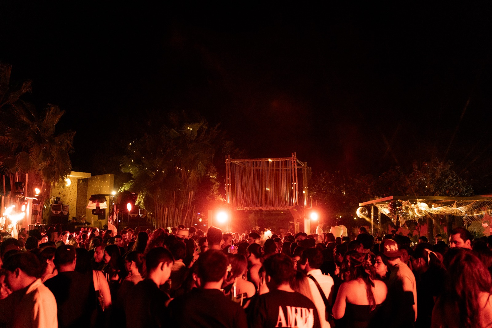 classico peninsula semana santa en la playa