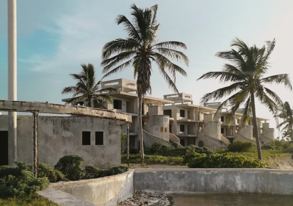 Así es por dentro el misterioso Hotel Abandonado de Telchac Yucatán