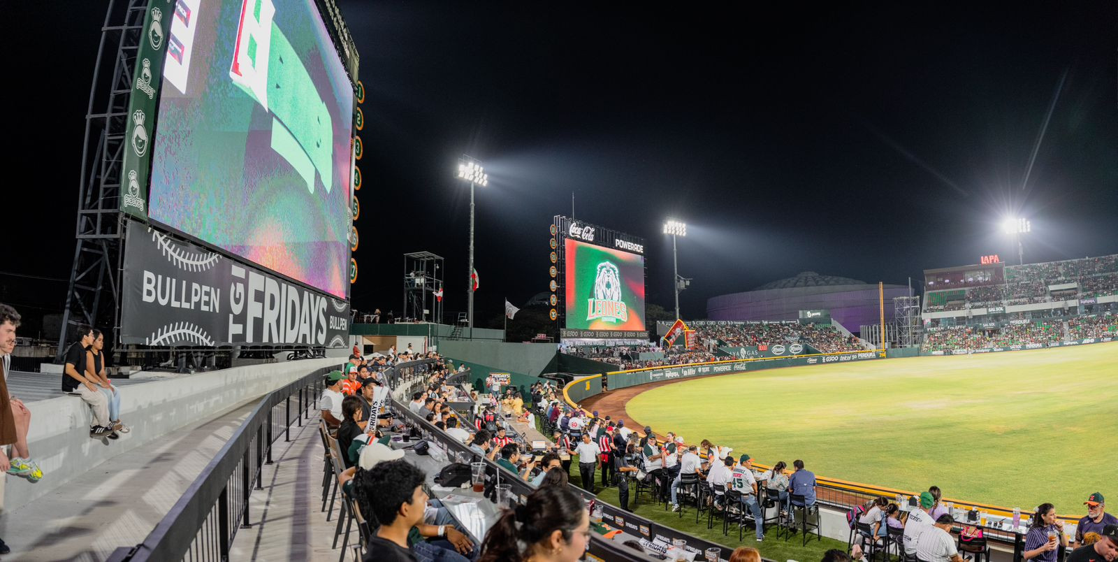 Bullpen de Friday's: así se vive el inicio de la temporada de béisbol en Mérida