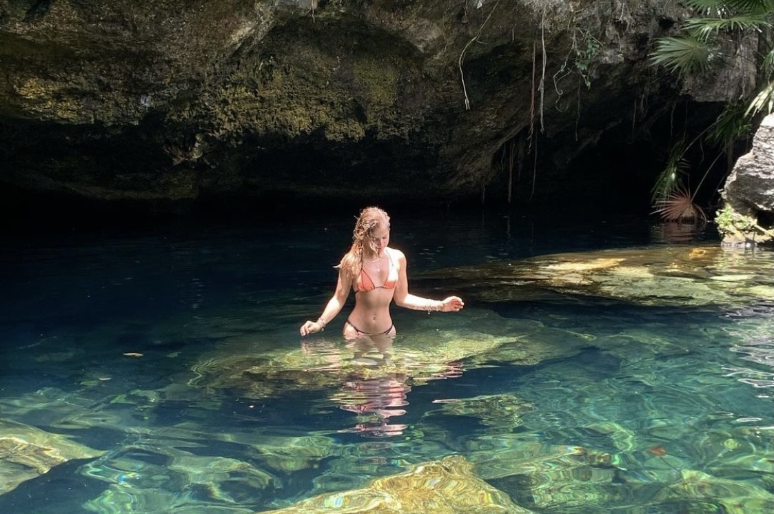 Cenote Chikin Ha, Un celestial estanque de agua transparente rodeado de hermosas plantas
