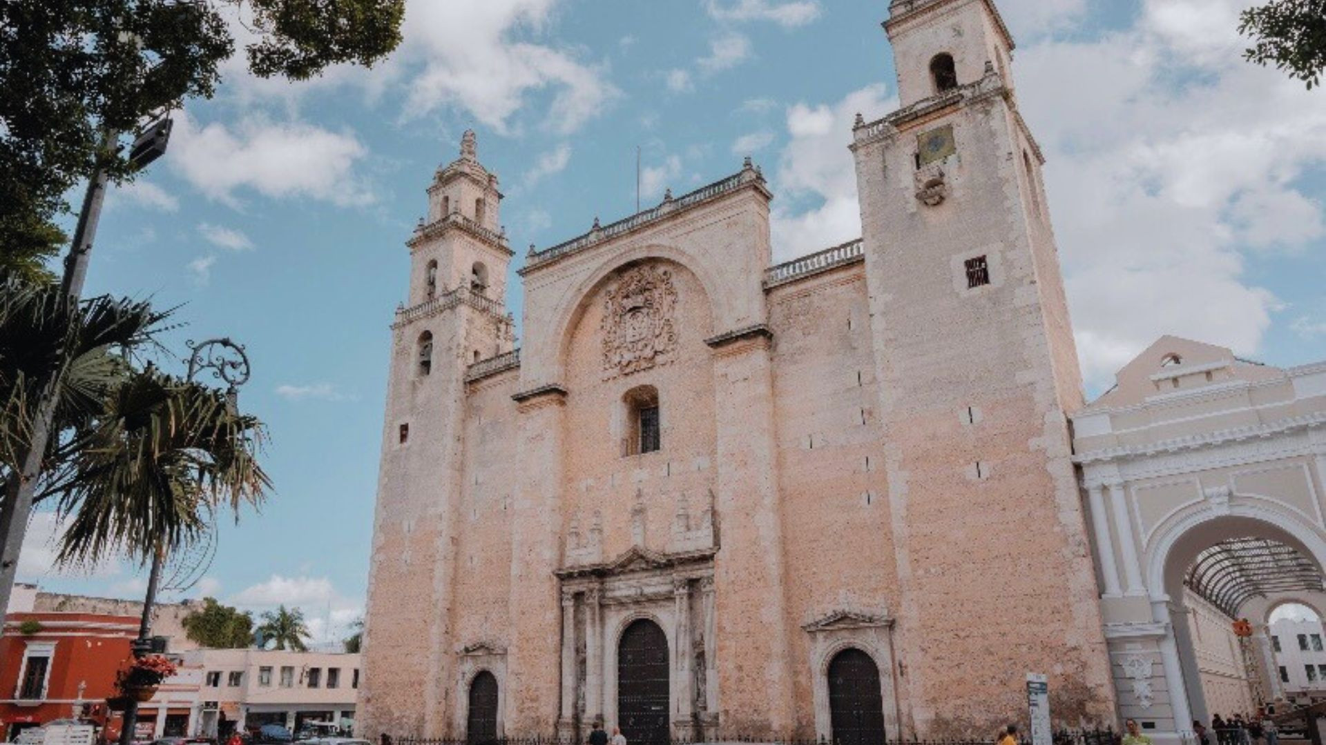 Descubre el corazón de Mérida en un paseo histórico