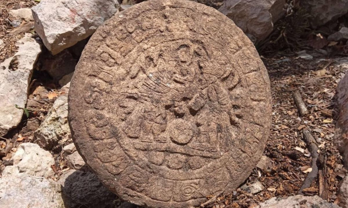Descubren en Chichén Itzá un marcador de Juego de Pelota con jeroglíficos