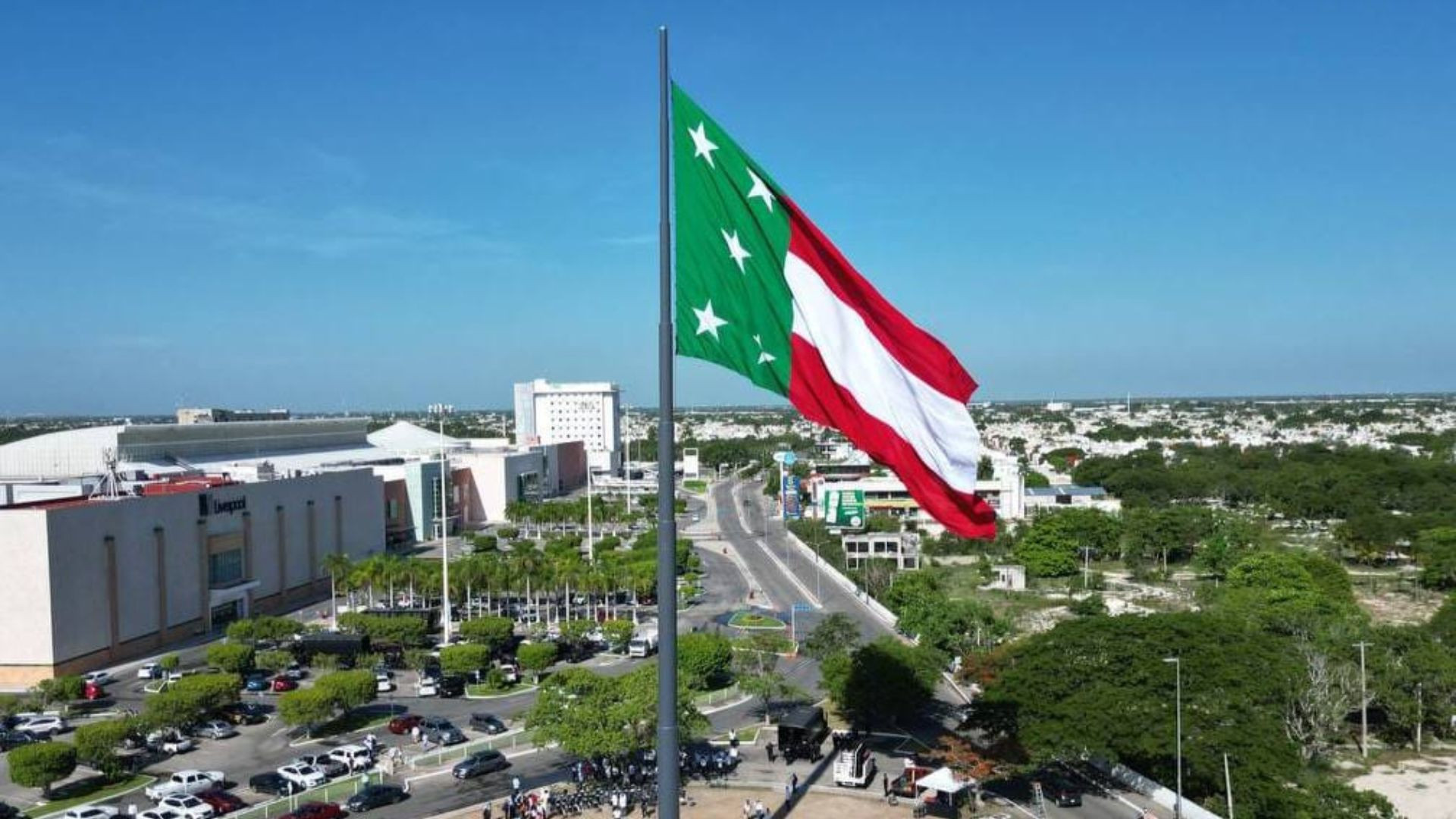 Después de 182 años se vuelve a izar oficialmente la bandera de Yucatán