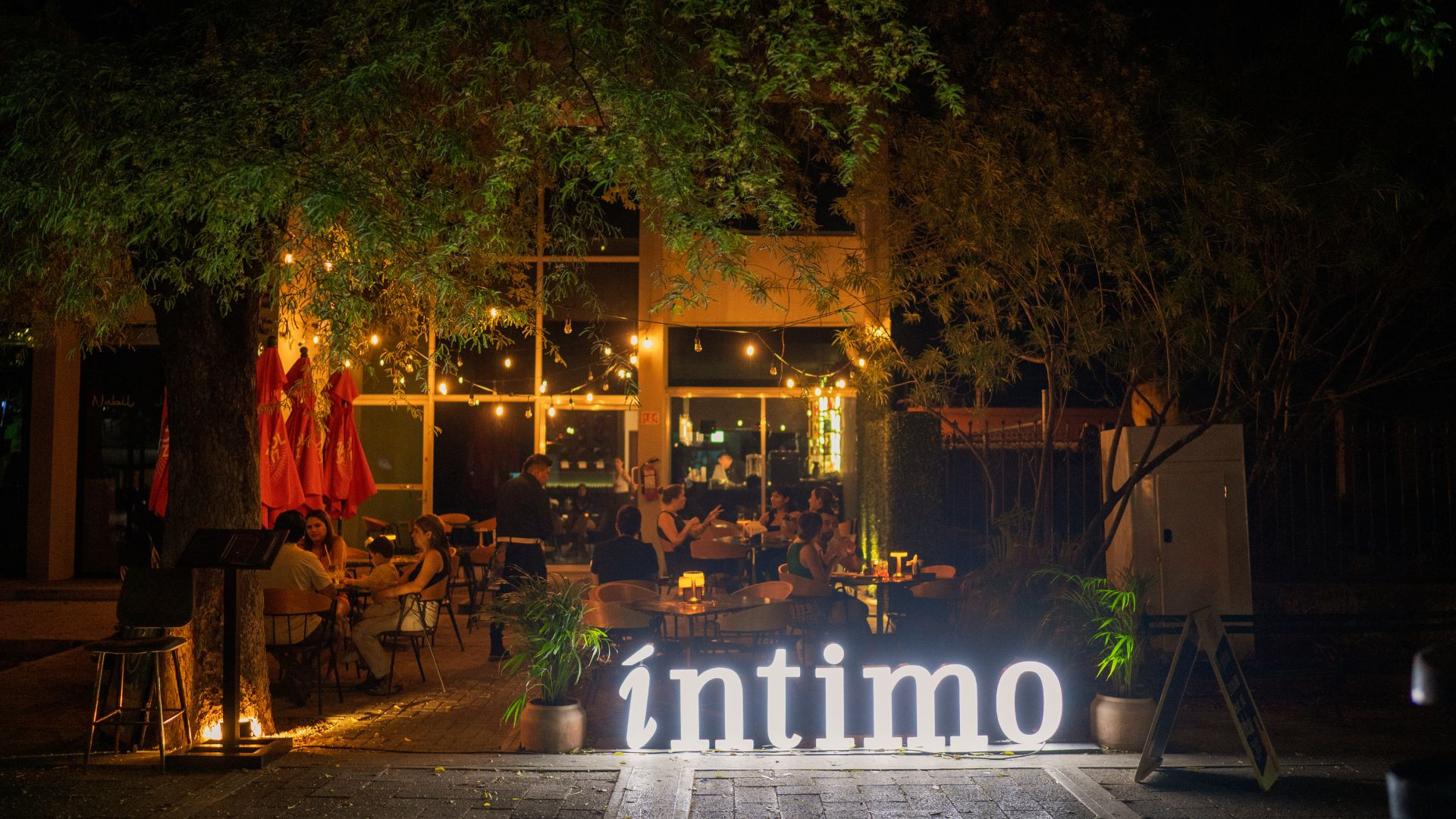 Íntimo: Un conceptual y acogedor restaurante en Paseo de Montejo