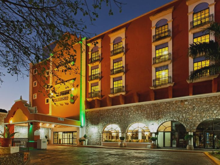 La arquitectura y elementos coloniales del Holiday Inn Mérida