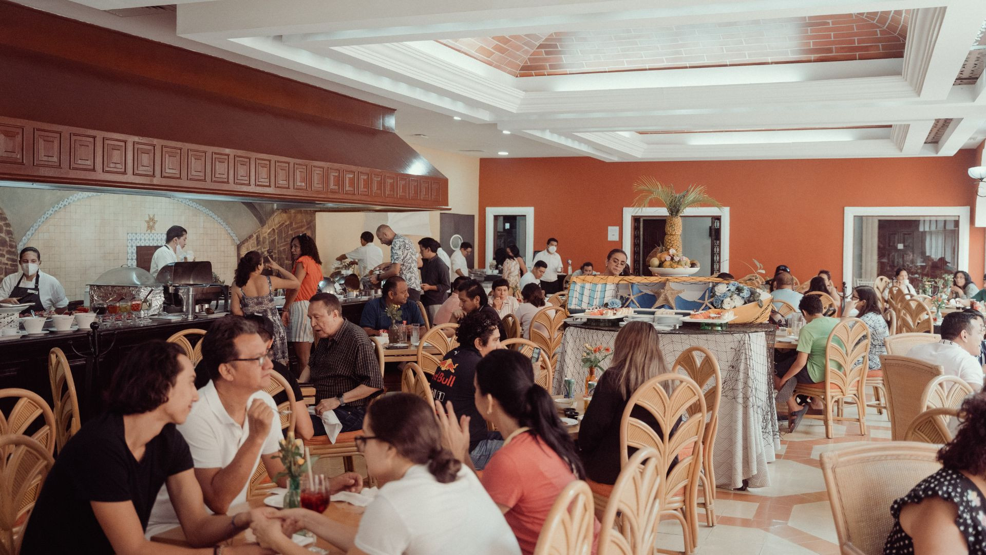 Nuevo buffet de mariscos al interior del Holiday Inn de Mérida