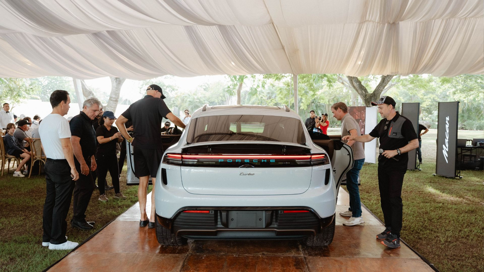 Presentan el Porsche Macan 4 Electric 2025 en la premiación del Porsche Golf Cup 2024