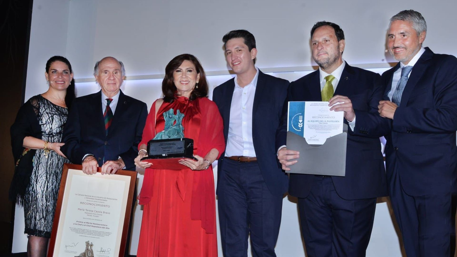 Tere Cazola gana 'Pastelera del año' en los ‘Premio al Mérito Restaurantero’ de la CANIRAC