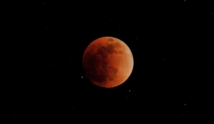 Impresionantes fotografías del eclipse lunar (15 de mayo) en Yucatán