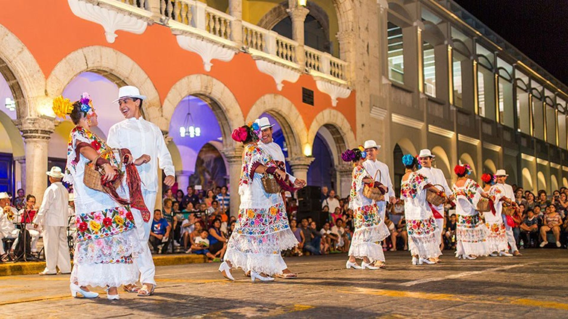 Todo lo que necesitas saber sobre la Noche Blanca: El evento cultural más grande de Mérida