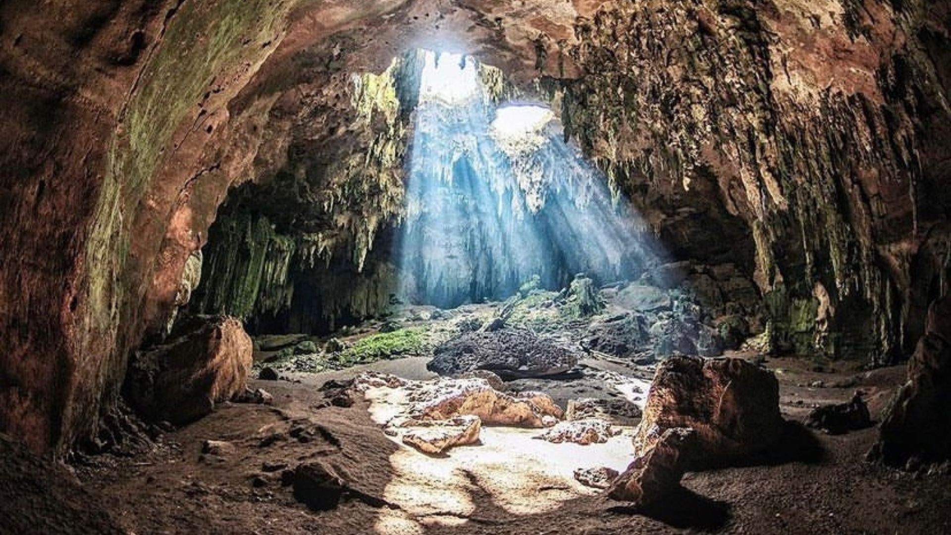 Travesía Subterránea en las Grutas de Loltún